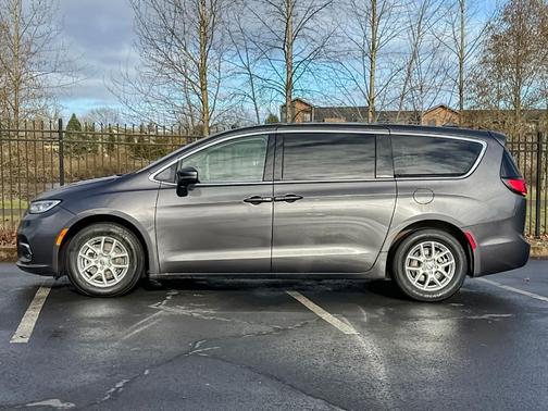 2023 Chrysler Pacifica Touring-L