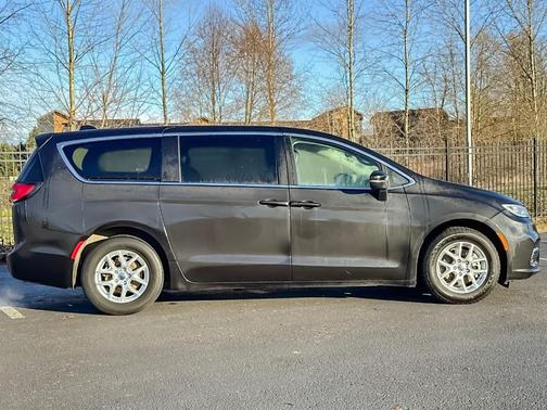 2023 Chrysler Pacifica Touring-L