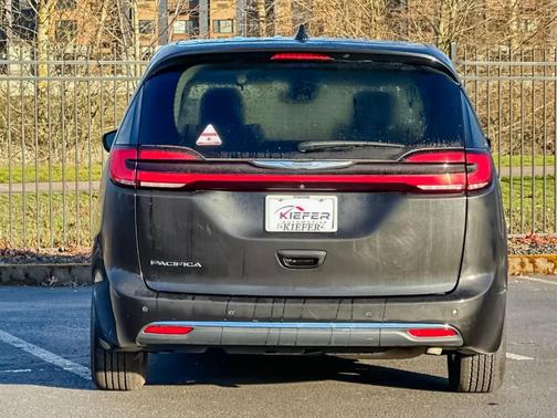 2023 Chrysler Pacifica Touring-L