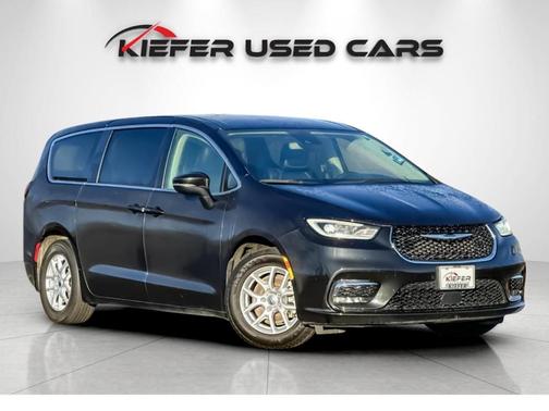 2023 Chrysler Pacifica Touring-L
