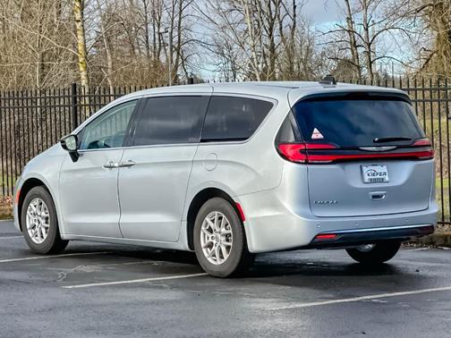 2024 Chrysler Pacifica Touring-L