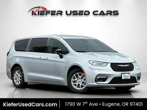 Silver Mist Clearcoat 2024 Chrysler Pacifica Touring-L