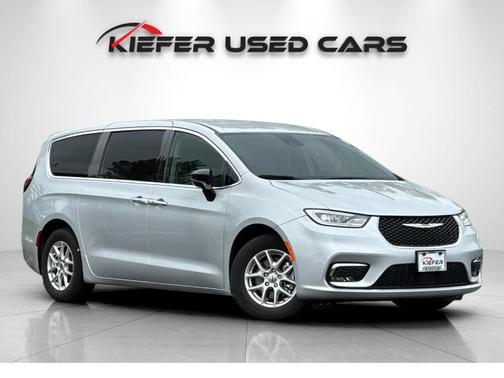 Silver Mist Clearcoat 2024 Chrysler Pacifica Touring-L