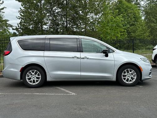 Silver Mist Clearcoat 2024 Chrysler Pacifica Touring-L