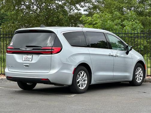 Silver Mist Clearcoat 2024 Chrysler Pacifica Touring-L