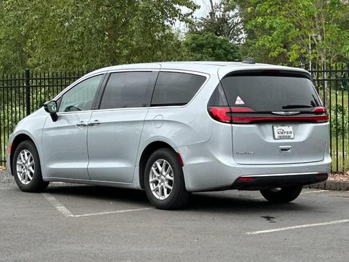 Silver Mist Clearcoat 2024 Chrysler Pacifica Touring-L