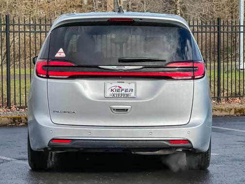 2024 Chrysler Pacifica Touring-L