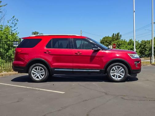 Ruby Red Metallic Tinted Clearcoat 2018 Ford Explorer XLT