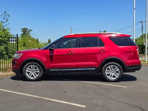 Ruby Red Metallic Tinted Clearcoat 2018 Ford Explorer XLT