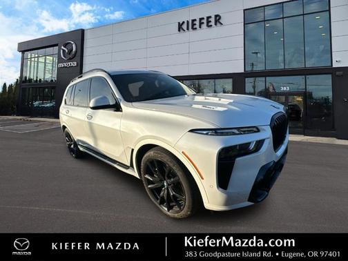 Mineral White Metallic 2024 BMW X7 xDrive40i