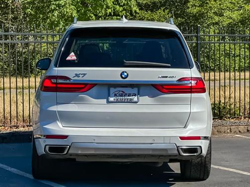 Mineral White Metallic 2019 BMW X7 xDrive40i