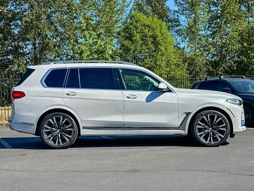 Mineral White Metallic 2019 BMW X7 xDrive40i