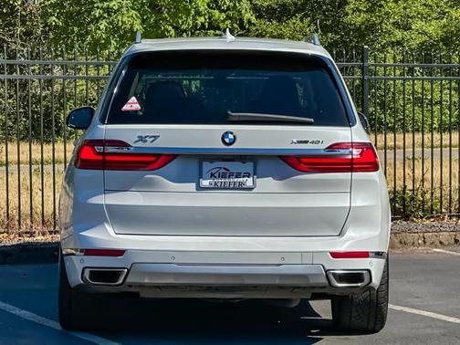 Mineral White Metallic 2019 BMW X7 xDrive40i
