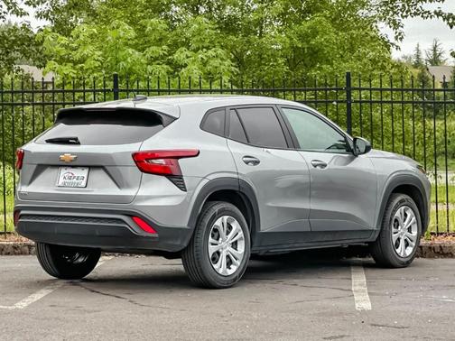 Sterling Gray Metallic 2024 Chevrolet Trax LS