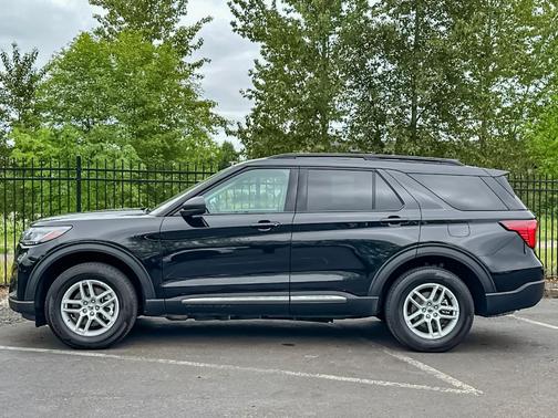Black Metallic 2025 Ford Explorer Active