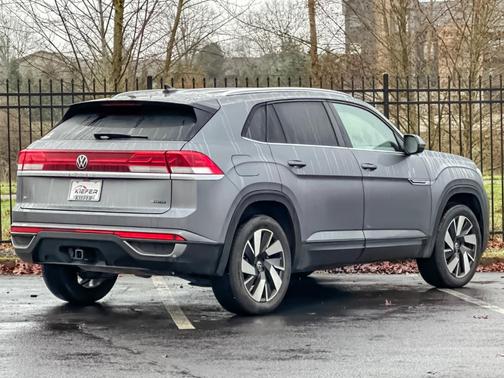 2024 Volkswagen Atlas Cross Sport 2.0T SE w/Technology