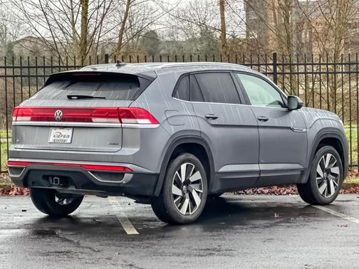 2024 Volkswagen Atlas Cross Sport 2.0T SE w/Technology