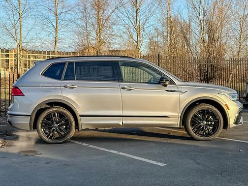 2022 Volkswagen Tiguan 2.0T SE R-Line Black