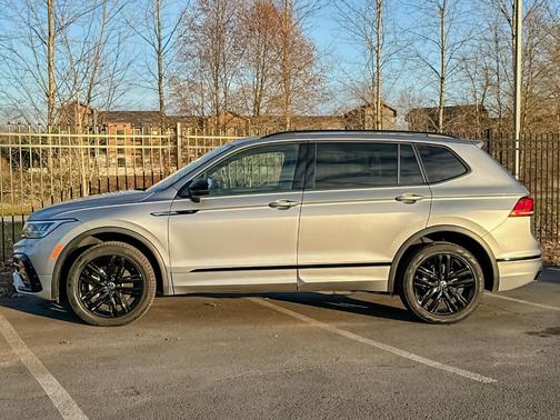 2022 Volkswagen Tiguan 2.0T SE R-Line Black
