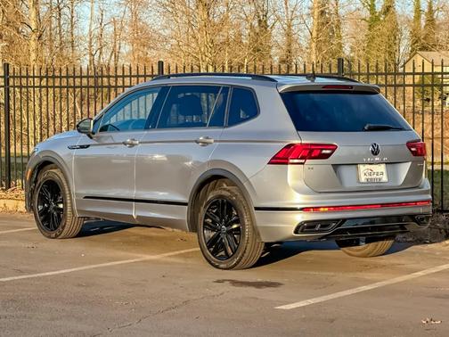 2022 Volkswagen Tiguan 2.0T SE R-Line Black