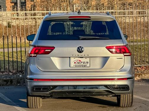 2022 Volkswagen Tiguan 2.0T SE R-Line Black