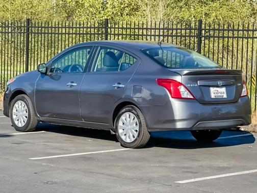 Gun Metallic 2017 Nissan Versa 1.6 SV