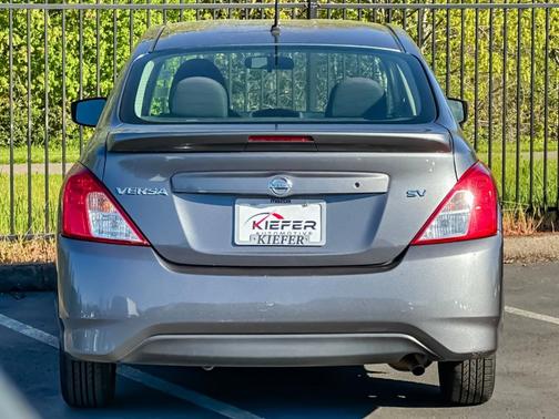 Gun Metallic 2017 Nissan Versa 1.6 SV