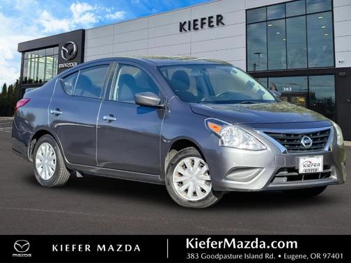 Gun Metallic 2017 Nissan Versa 1.6 SV