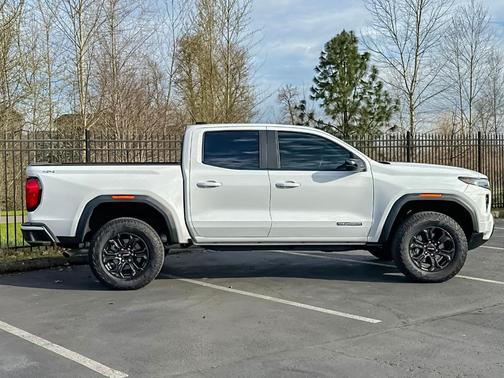 Summit White 2025 GMC Canyon Elevation