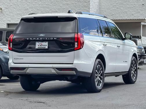 Oxford White 2025 Ford Expedition Platinum