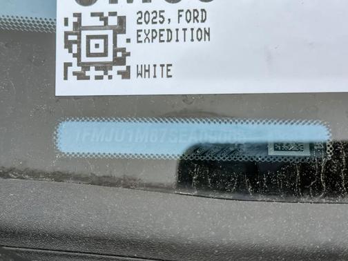 Oxford White 2025 Ford Expedition Platinum