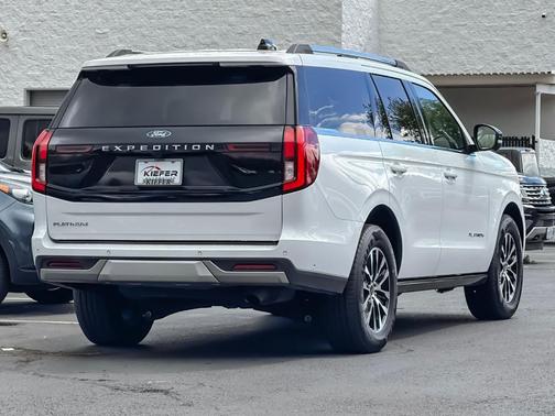 Oxford White 2025 Ford Expedition Platinum