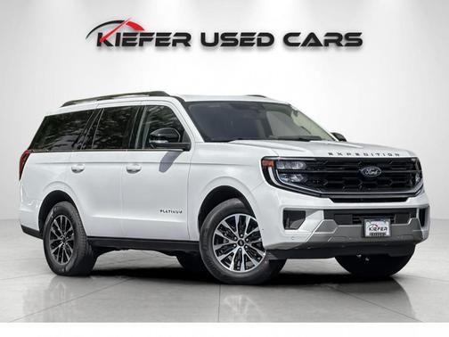 Oxford White 2025 Ford Expedition Platinum