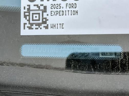 Oxford White 2025 Ford Expedition Platinum