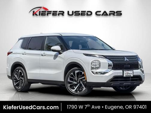 White Diamond 2024 Mitsubishi Outlander SE