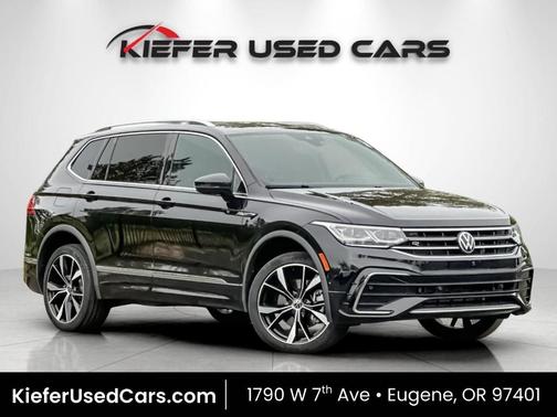 Deep Black Pearl Effect 2022 Volkswagen Tiguan 2.0T SEL R-Line