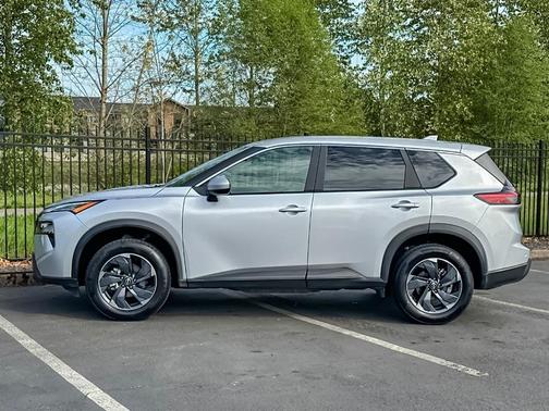 Brilliant Silver Metallic 2025 Nissan Rogue SV