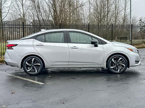 2023 Nissan Versa 1.6 SR