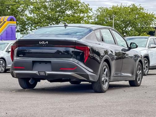 Aurora Black Pearl 2025 Kia K4