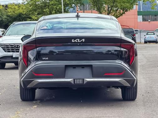 Aurora Black Pearl 2025 Kia K4
