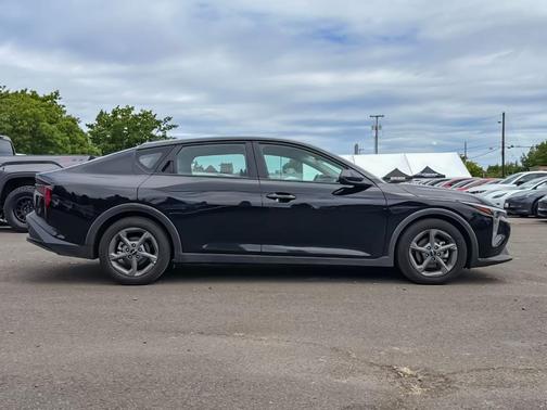Aurora Black Pearl 2025 Kia K4