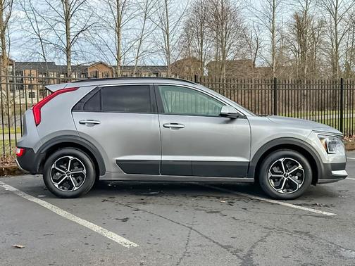 2024 Kia Niro LX