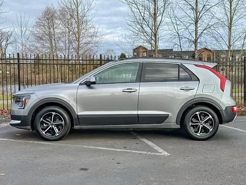 2024 Kia Niro LX