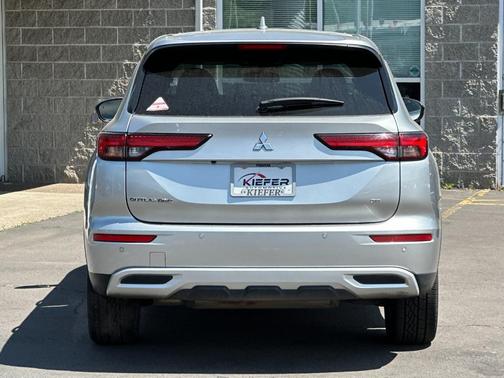 Alloy Silver Metallic 2024 Mitsubishi Outlander SE