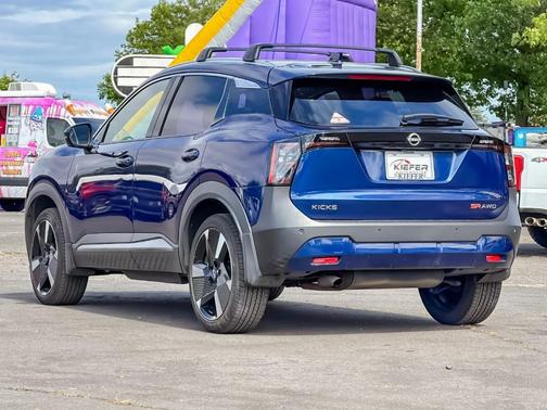 Deep Blue Pearl 2025 Nissan Kicks SR