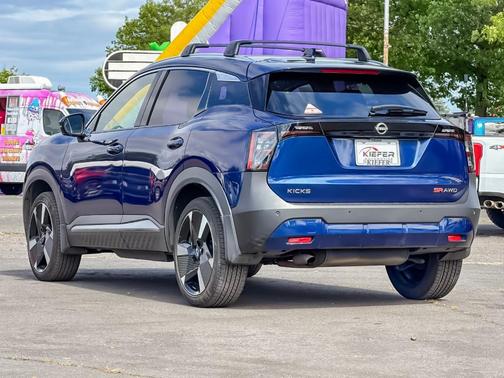 Deep Blue Pearl 2025 Nissan Kicks SR