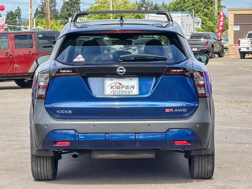 Deep Blue Pearl 2025 Nissan Kicks SR