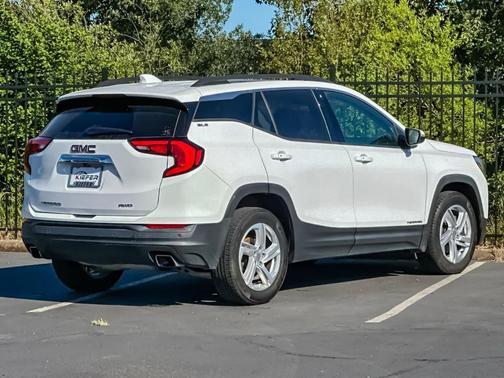 Summit White 2018 GMC Terrain SLE