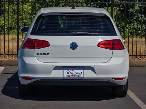 Pure White 2015 Volkswagen e-Golf SEL Premium
