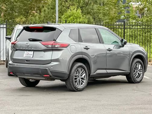 Gun Metallic 2024 Nissan Rogue S
